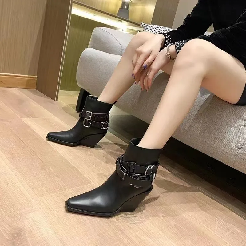af676 New Back Short Women's Shoes Vintage Pointed Toe High Heeled Heels Elegant Ankle Boots For Women_voghion.com