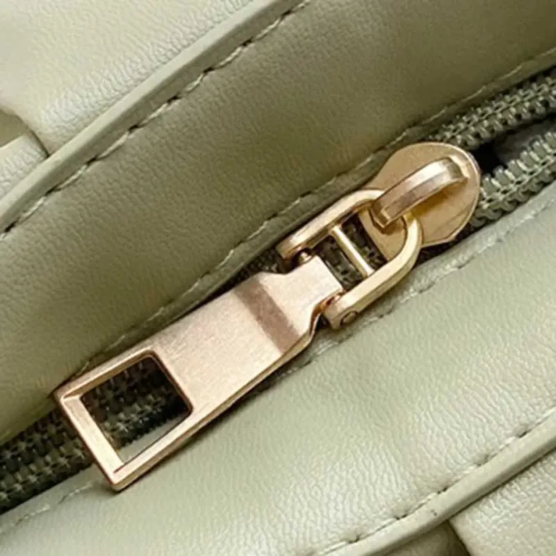 Small bag 2024 Spring and Summer Slope Trend 100 Temperature Garbage Cloud Bag Mini Coin Fold Cross Body Y241026_voghion.com