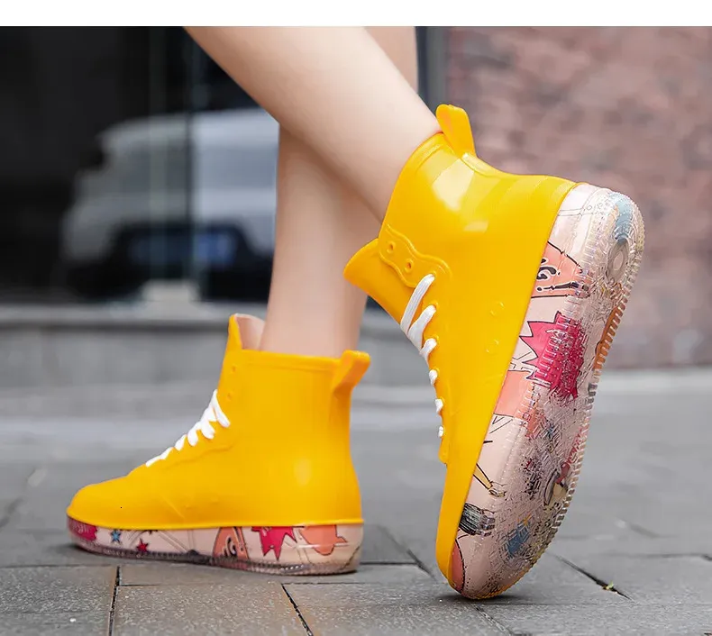 Bottes de pluie tendance pour hommes, couleur chair, anti-salissures, chaussures de travail, de pêche, en caoutchouc, imperméables et durables, baskets pour hommes 240621_voghion.com