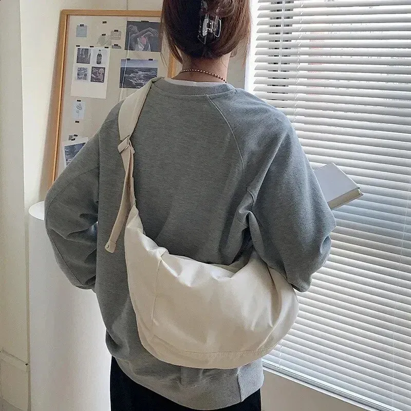 2024 Mode Sommer Große Kapazität Casual Nylon Frauen Koreanischen Stil Hobos Jugend Crossbody Umhängetasche 240827_voghion.com