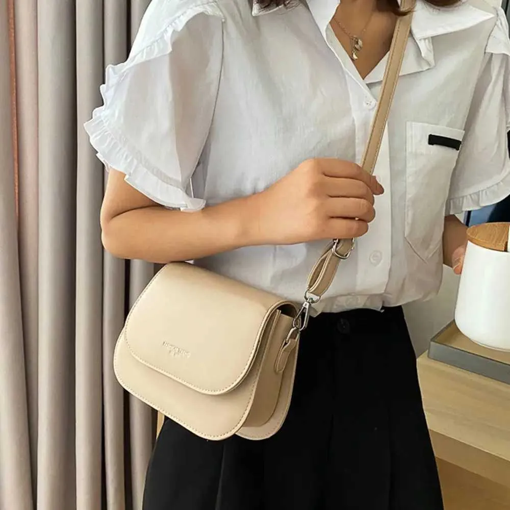 Fashionable saddle shoe PU leather cross shaped simple solid color flip messenger bag Fi handbag Y241026_voghion.com