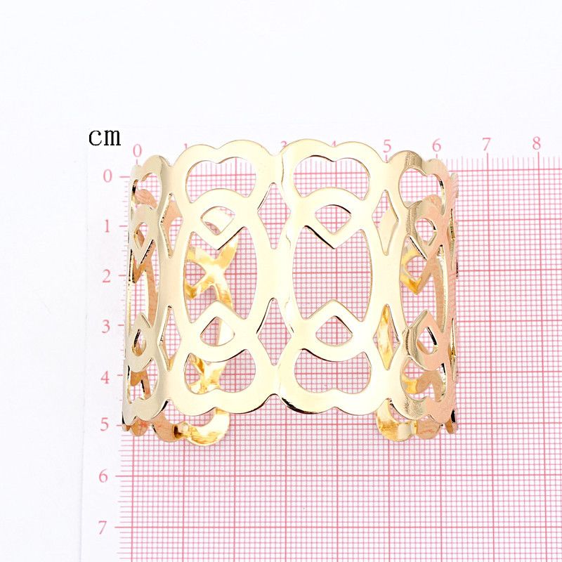 Decorative Heart Shaped Metal Armband Ethnic Style Bangle_voghion.com