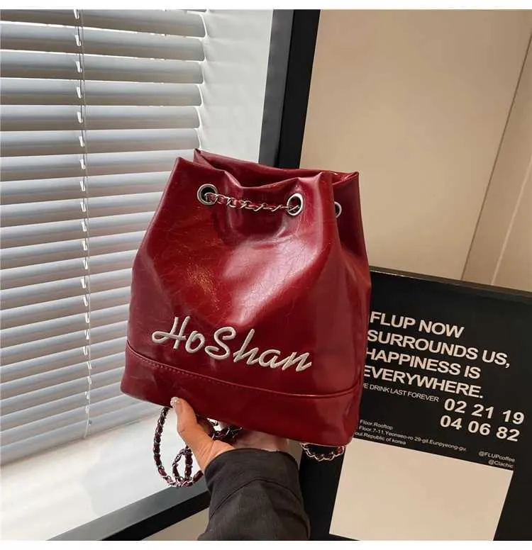 Borsa a secchiello in pelle da donna con ricamo e tracolla_voghion.com