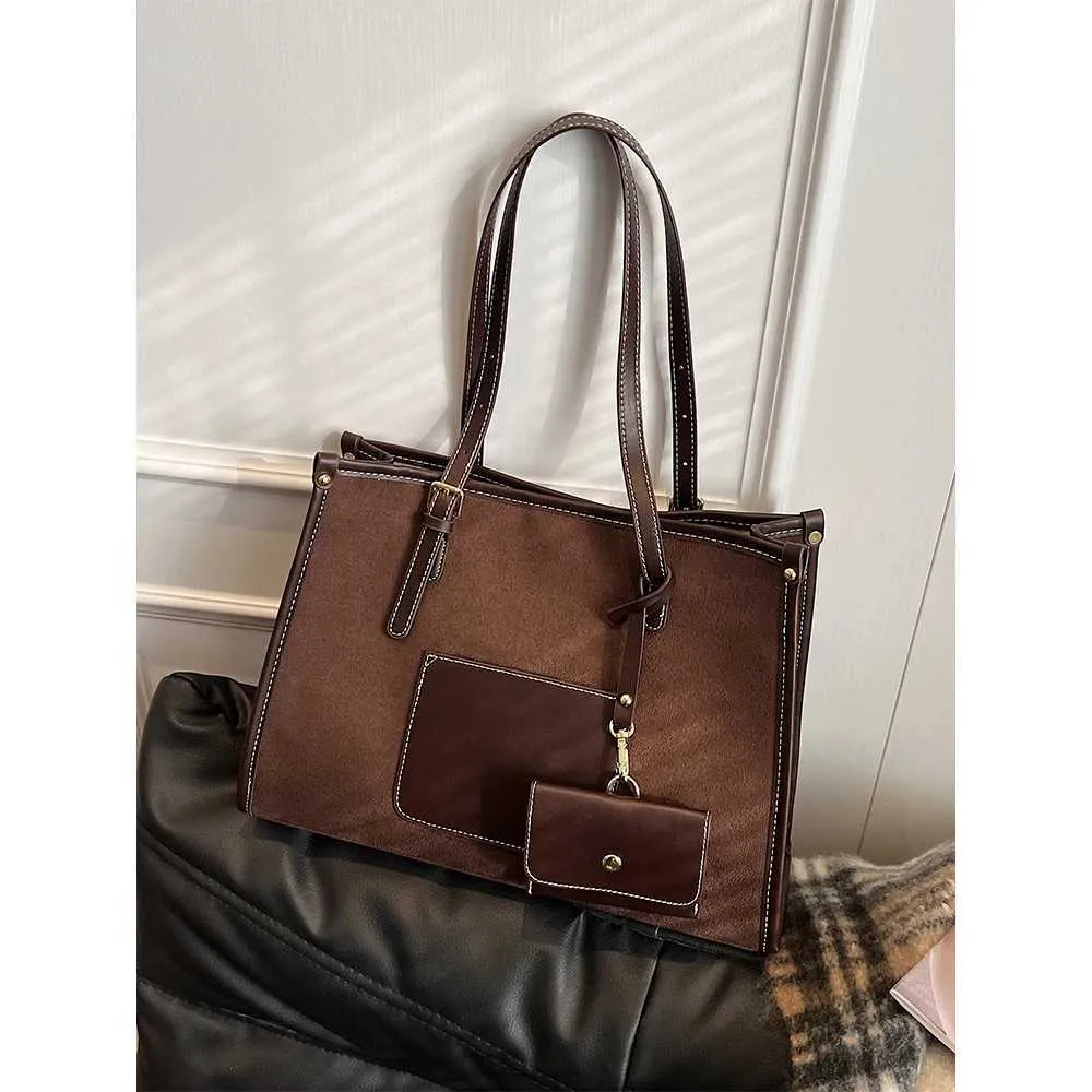 Large Capacity Women Suede Shoulder Bag Versatile Commuter Handbag_voghion.com