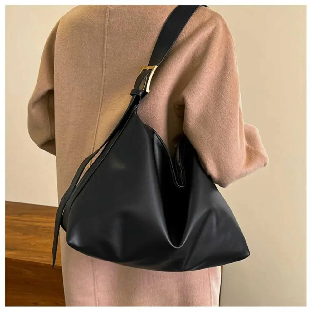 Large Capacity Shoulder PU Leather Messenger Commuting Casual Use Underarm Trendy Bag Totes Handba241108_voghion.com