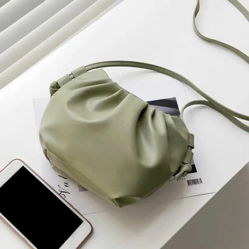 Dámská mini kabelka Fi Wen Shooter has arrived ve tvaru kříže s plisovaným designem a jednobarevným zipem, model Y241026_voghion.com