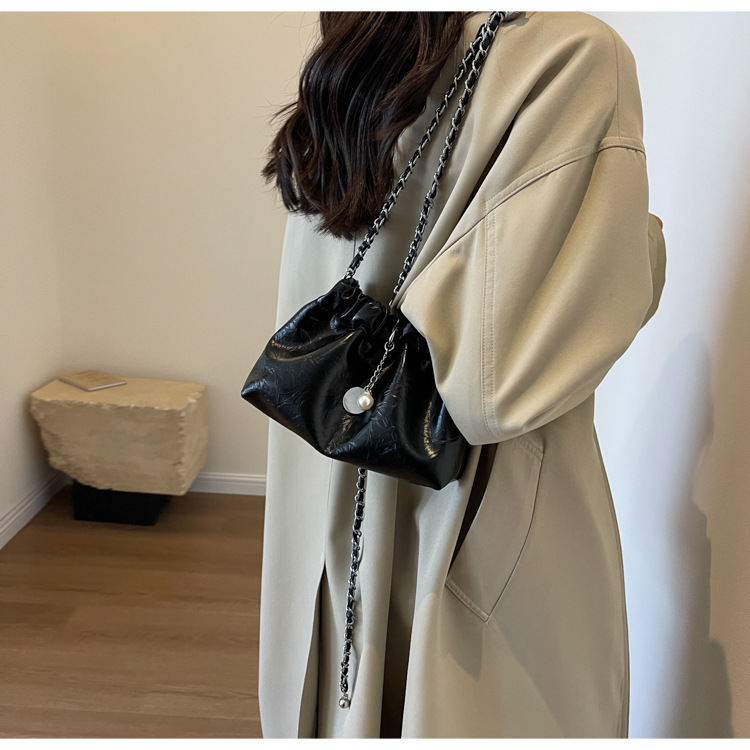 2024 New Chain Bag Women's Bag with Small Design One Shoulder Crossbody Bag, High Quality Water Bucket Bag_voghion.com
