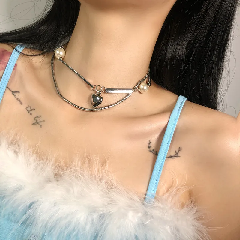 Catene AOMU Trendy Collana a catena multistrato in metallo irregolare con ciondolo a forma di cuore con perle di cristallo Choker clavicola Punk per_voghion.com
