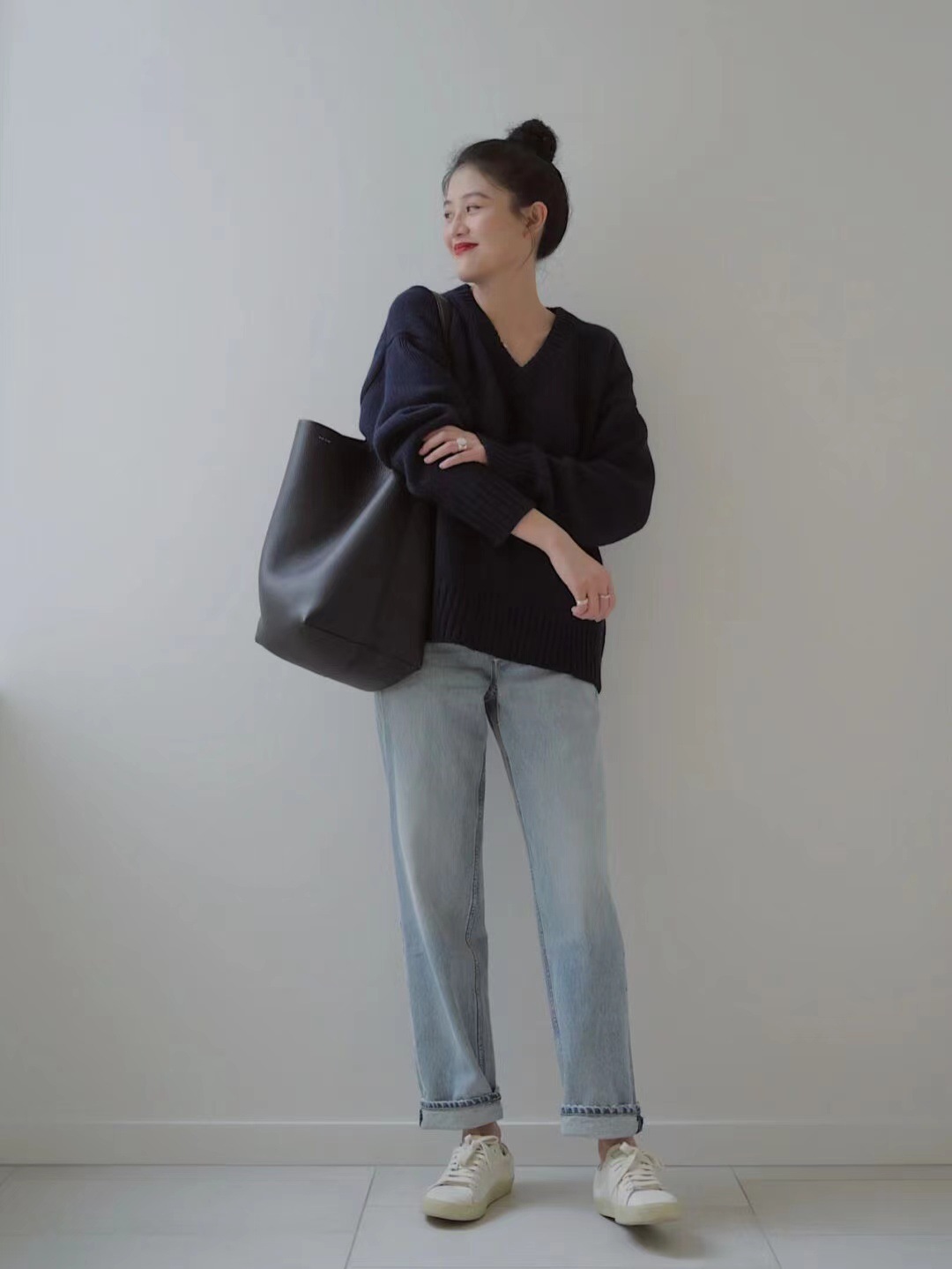 The Row, fascia media a secchiello in vera pelle con pelle di vacchetta per l'autunno inverno, borsa tote di piccola e grande capacità_voghion.com