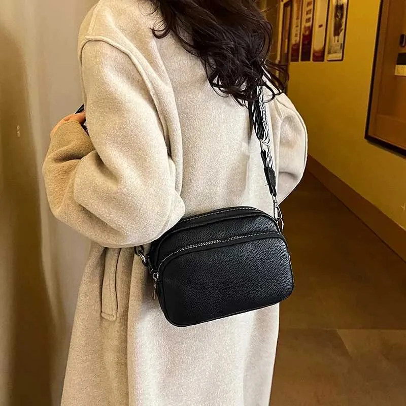 Stylish Women's Crossbody Shoulder Bag With Wide Strap And Pockets_voghion.com