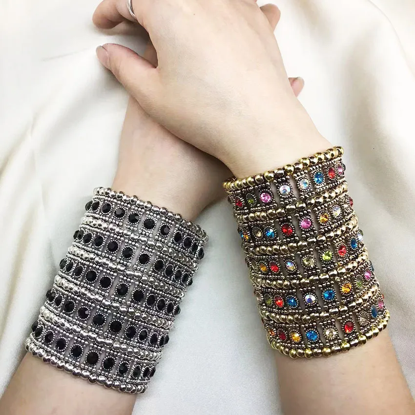 Pulseras elásticas anchas de moda clásicas con dijes, estilo retro punk exagerado, de cinco filas de cristales retráctiles, tejidas con cuentas a mano._voghion.com