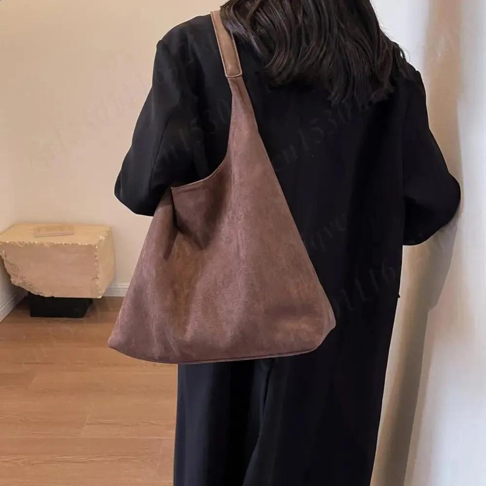 Borsa a tracolla semplice in pelle scamosciata vintage da donna, grande capacità, elegante, da viaggio, con chiusura a gancio, in tinta unita, 240919_voghion.com