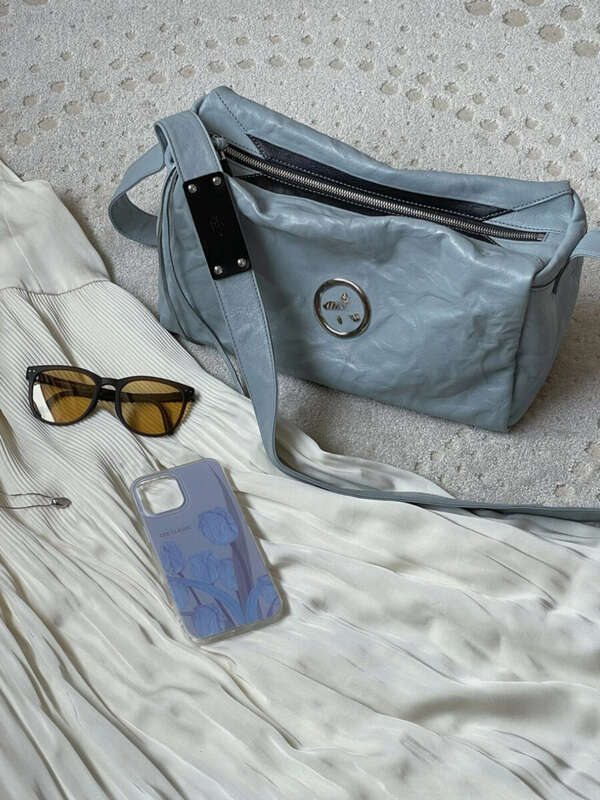 Borsa morbida tote cross inclinata nera neutra con cuscino, grande capacità, per pendolari_voghion.com