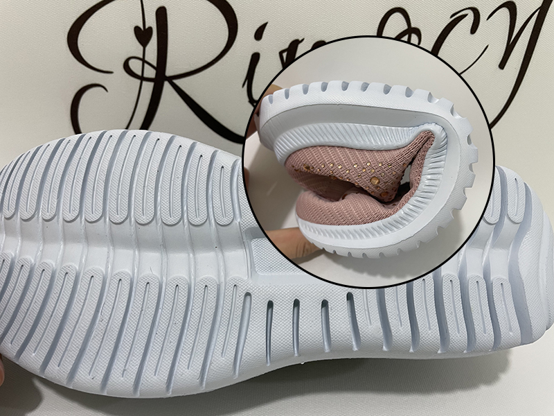 Sneakers donna in mesh con cristalli e suola morbida bianchi_voghion.com