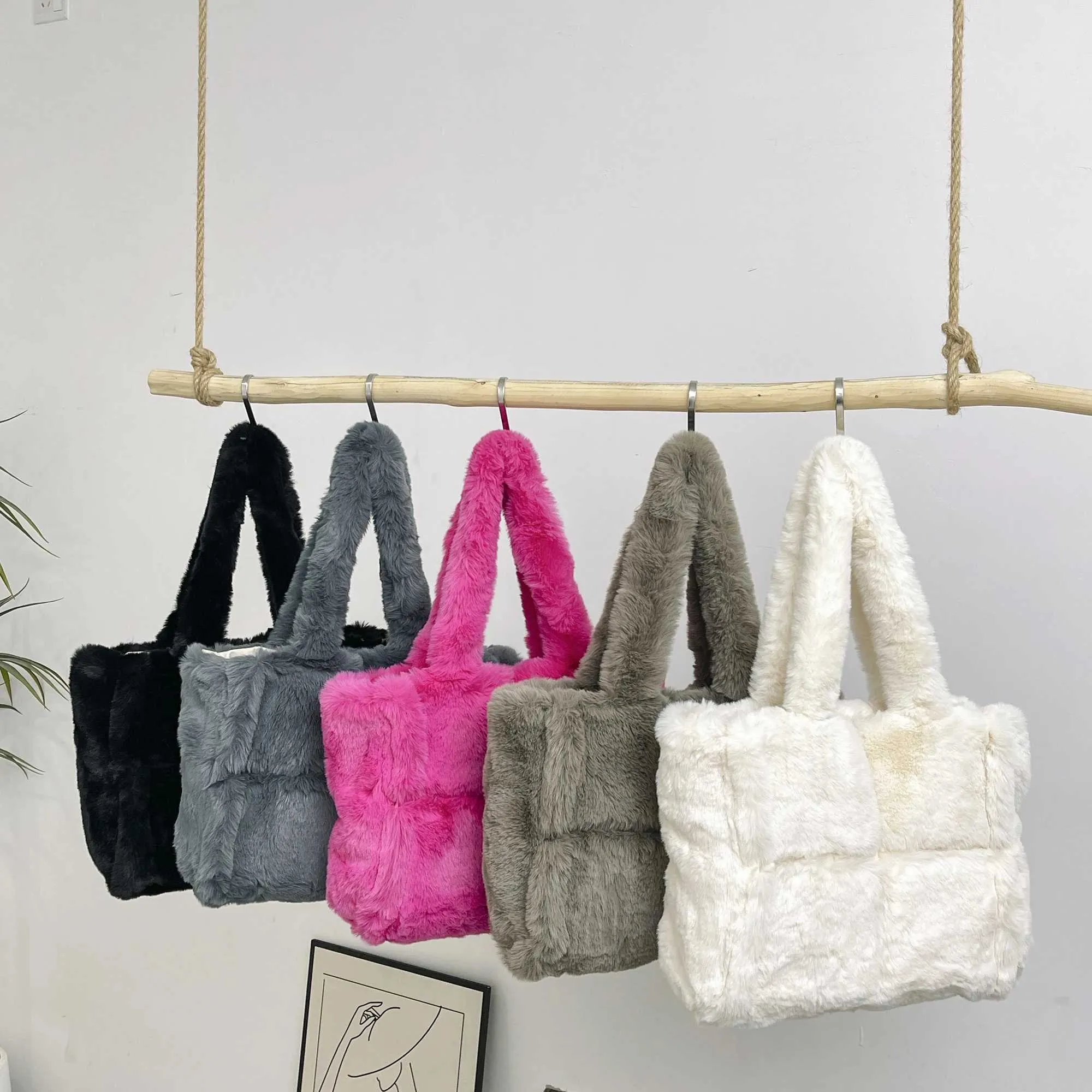 Designer táska, nagy kapacitású, plüss női új, őszi és téli, integrált, bolyhos, hálós, piros ingázó válltáska_voghion.com