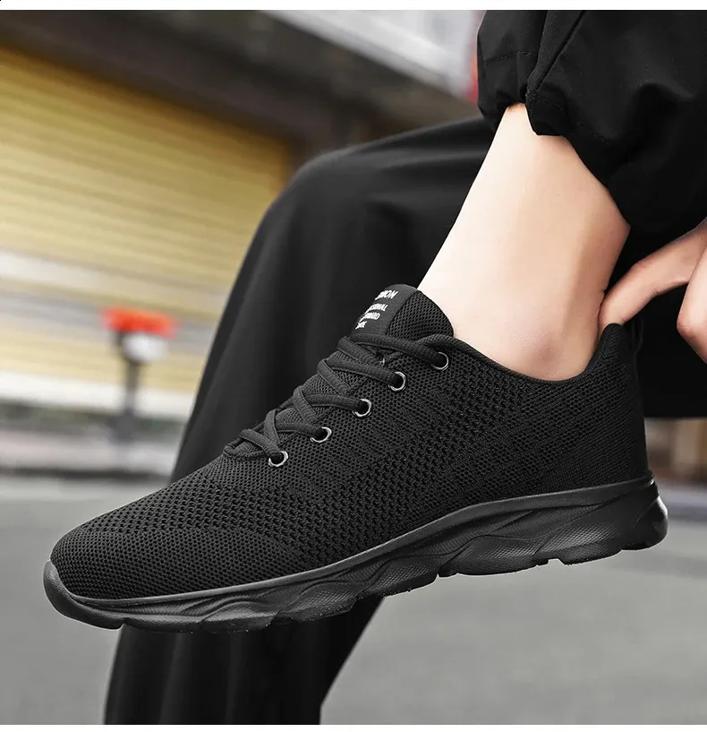 Breathable Lightweight Running Shoes For Men In White Casual Style_voghion.com