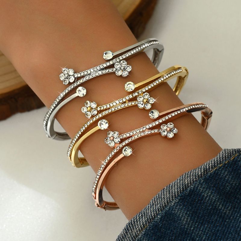 Bracelet à géométrie creuse en forme de cœur, style tendance européen et américain, avec accessoires simples pour Instagram_voghion.com