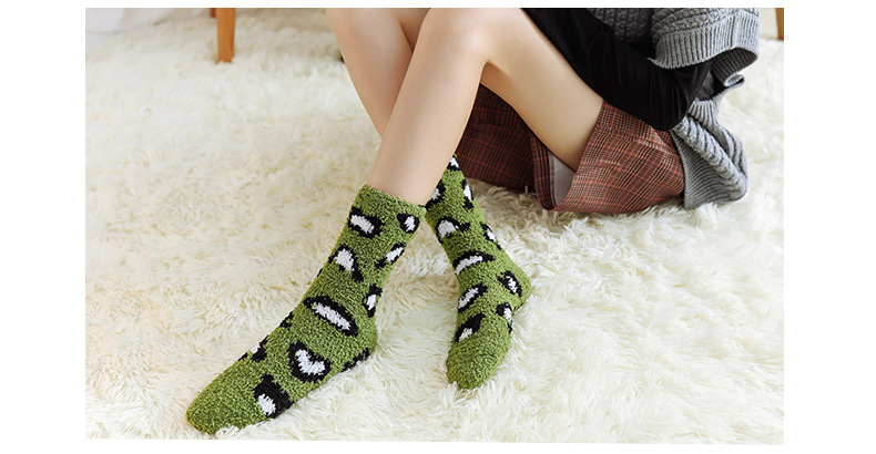 Jesienne i zimowe nowe skarpetki modne grube półaksamitne skarpetki domowe skarpetki koralowe aksamitne skarpetki panterka damskie skarpetki podłogowe_voghion.com