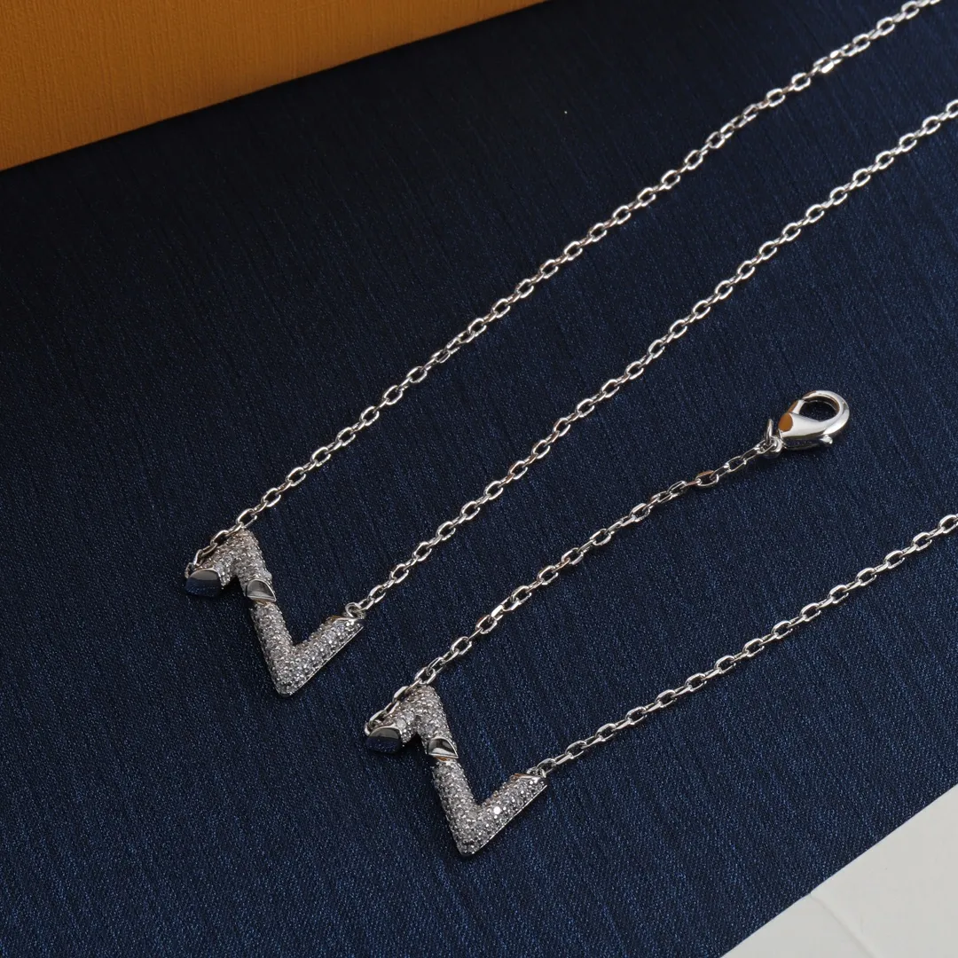 Con la scatola, collane placcate in argento con bracciale e diamanti, set regalo per ragazze, design per gioielli di moda da donna._voghion.com