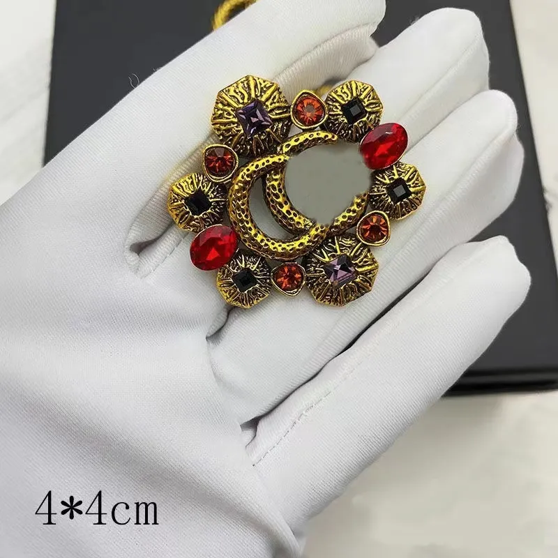 Classic Brand Letter Brooch Designer Brooches Bright Gem Pins For Women Charm Wedding Gift High Quality Jewelry_voghion.com