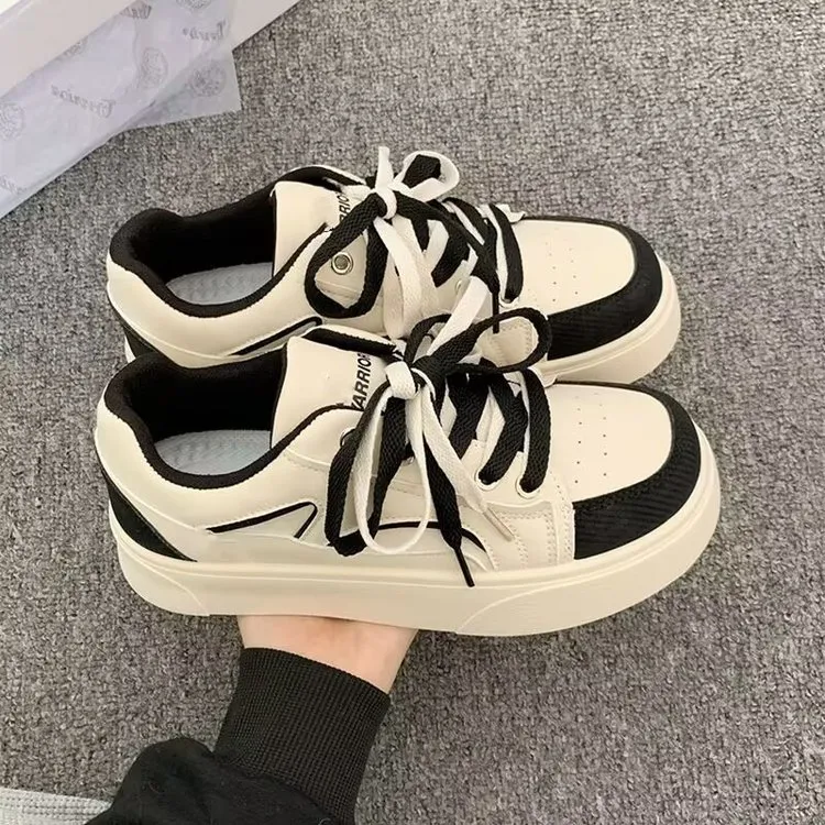 Nuove scarpe bianche versatili da donna, coreane, con blocchi di colore, primavera e autunno, suole spesse, comode e alla moda._voghion.com