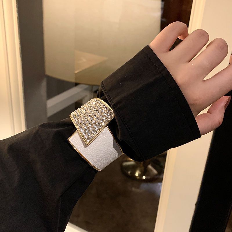 Internet Celebrity Personality Asymmetric Metal Inlaid Diamond Bracelet Ins Exaggerated Wide Version Fashion Versatile_voghion.com