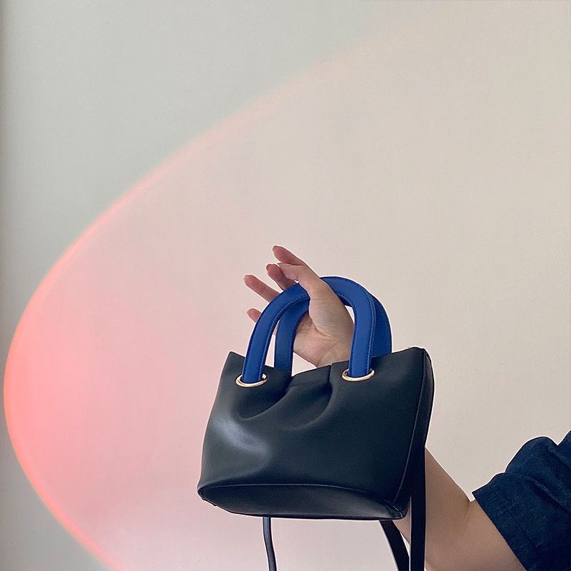 Kleine gruppe plissiert cloud crossbody frauen in 2024, neue sommer, kontrast farbe, handtasche für mädchen, trendy_voghion.com