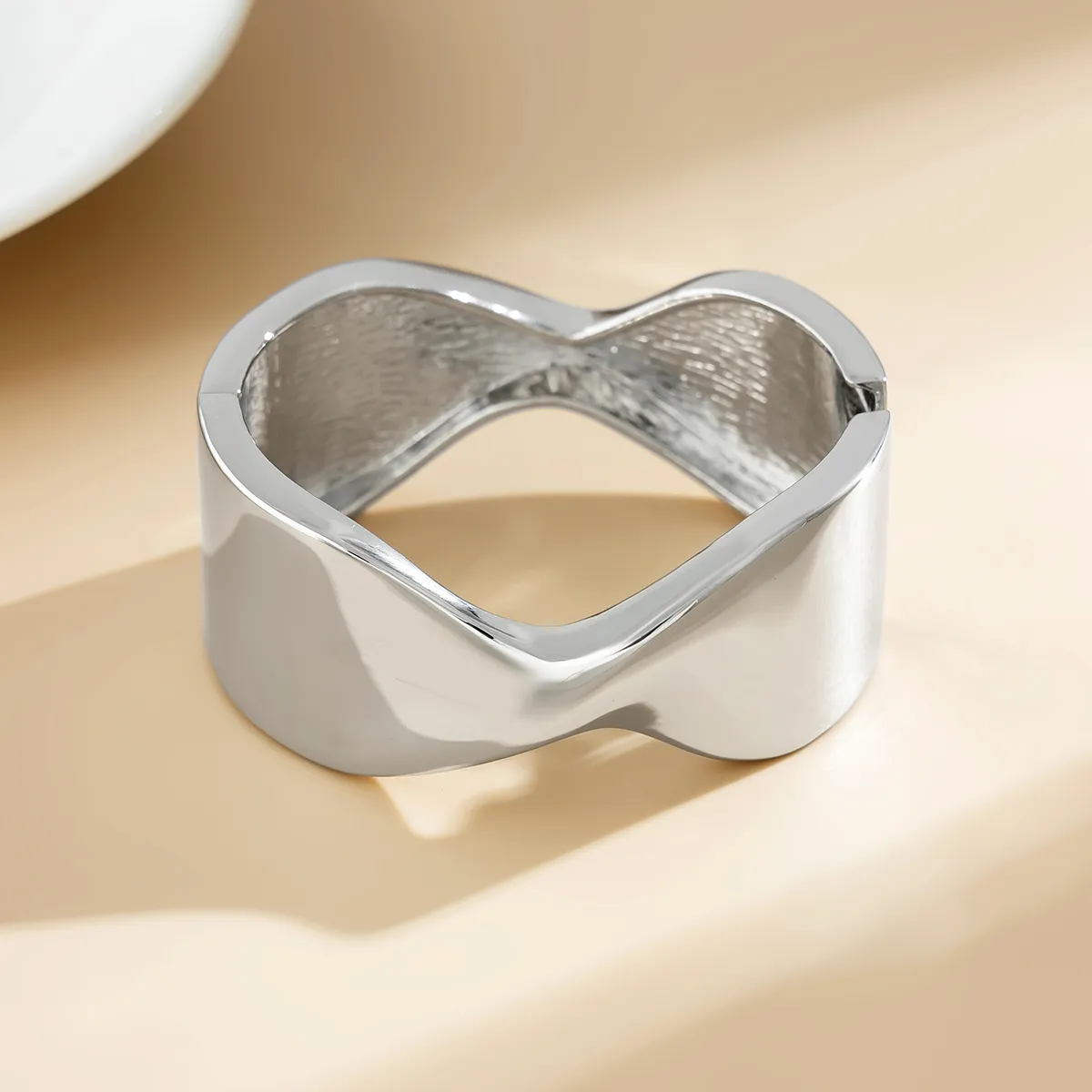 Brazalete grande de metal brillante Lacteo para mujer, con personalidad de moda, estilo viento exagerado, para fiestas de verano, banquetes, joyería_voghion.com