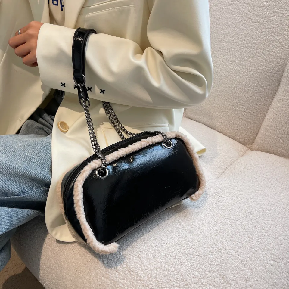 Retro-Stil Umhängetaschen Einfarbig Helles Leder Plüsch Kanten Schultertasche Designer Handtaschen Damen Shopper Totes_voghion.com