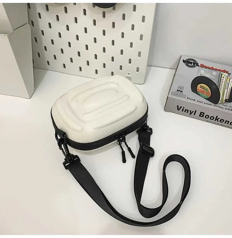 Sac à bandoulière simple polyvalent pour hommes et femmes, nouvelle marque tendance de niche, sac à bandoulière à coque rigide à la mode, petit carré_voghion.com