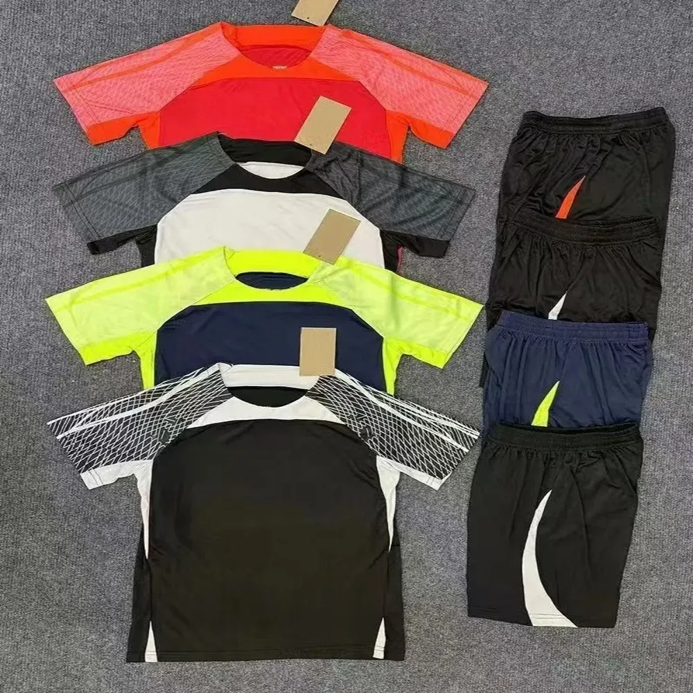 Sommer Herren Sport Trainingsanzug Zweiteiliges Fiess Set Jogging Laufshirt Shorts Schnelltrocknendes Mesh Trainingsanzüge Fitnessstudio Fußballanzug_voghion.com