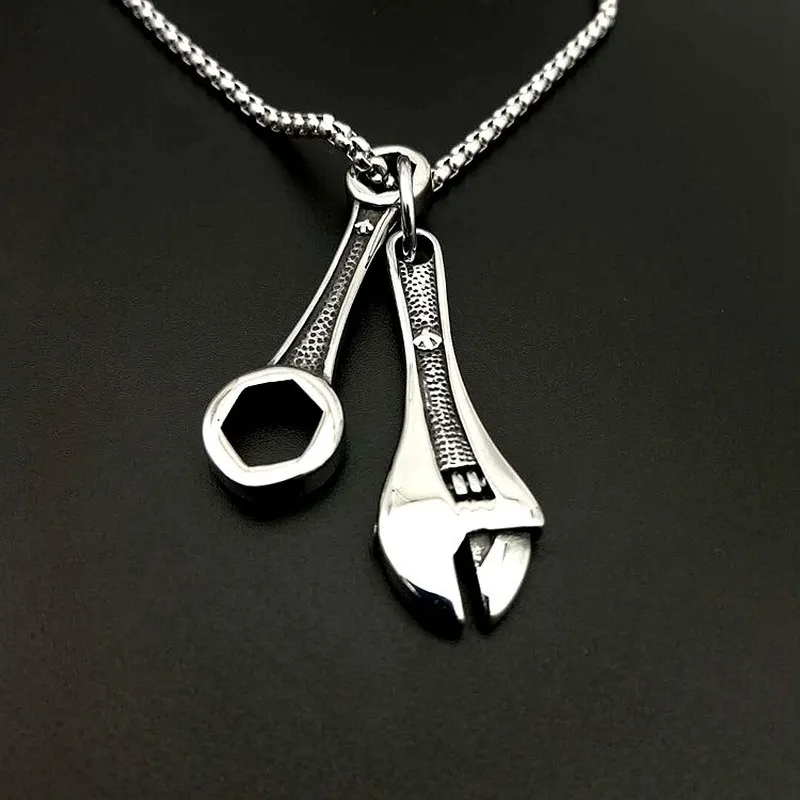 Preț 10 USD Men's Fashion Retro motocicletă cheie instrument Punk hip hop bijuterii pandantiv coliere titan oțel inoxidabil bijuterii cadouri cadouri Preț 10 USD_voghion.com