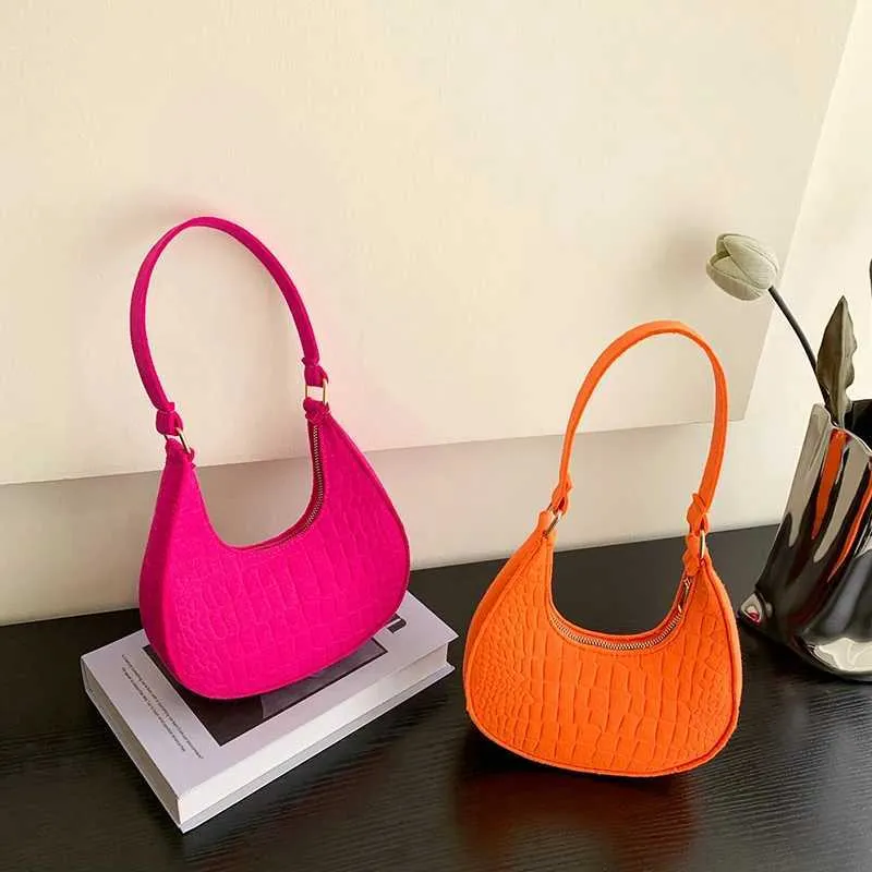 Retro casual handbag pure felt fashionable underwear high-end design womens shoulder designer solid color garbage bag_voghion.com