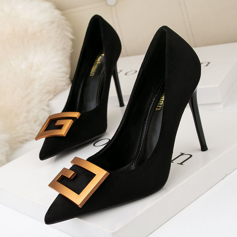 Zapatos de mujer Versión coreana de zapatos de mujer profesionales versátiles, tacones de aguja de gamuza puntiagudos sexys delgados para banquetes, tacones altos, boca baja, zapatos individuales