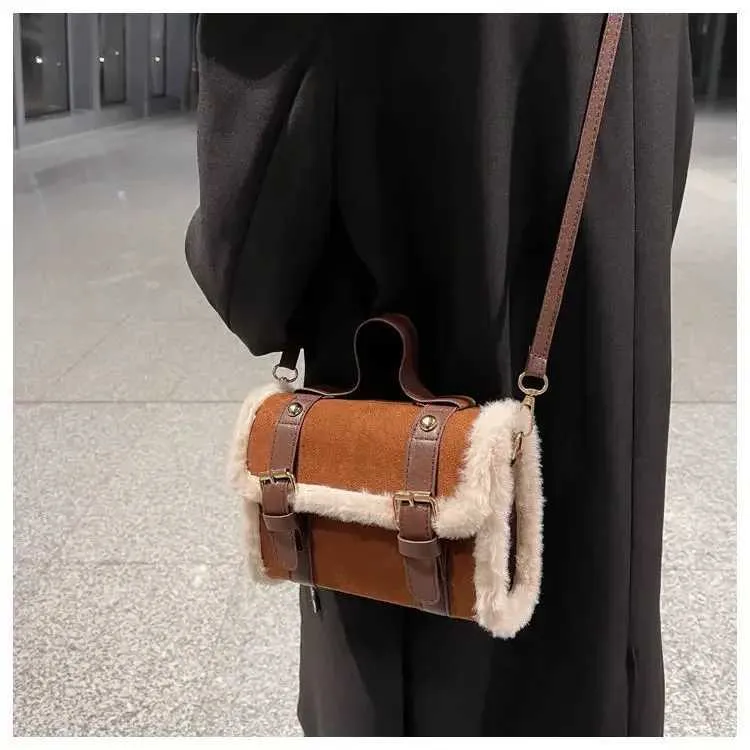 Winter Frauen Crossbody/schulter 2023 Neue Lamm Plüsch Veet Tasche Dame Kleine Quadratische Handtasche Französisch Korea StyleC241106_voghion.com