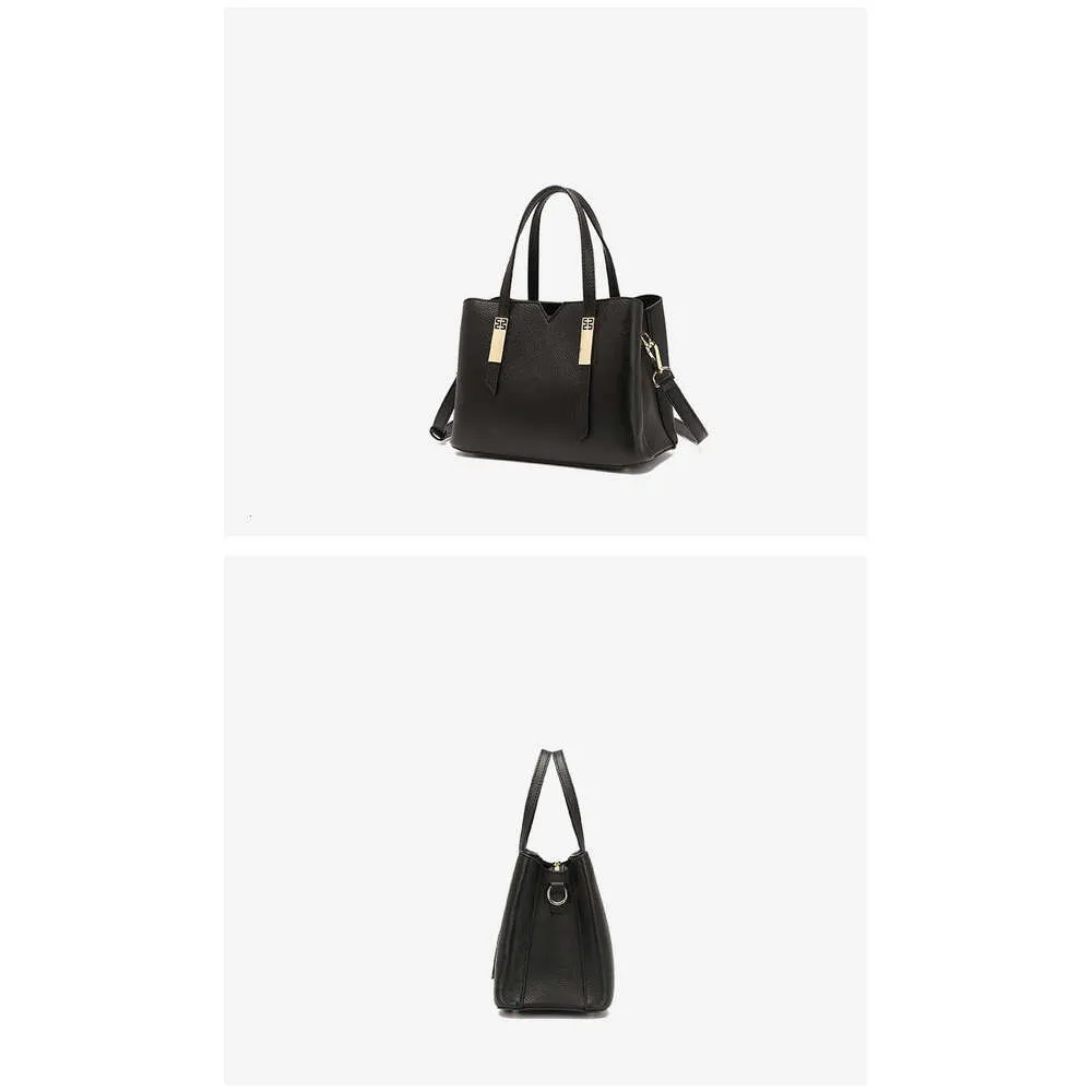 Vintage Atmosphere Large Capacity Messenger Head Leather Handbag_voghion.com