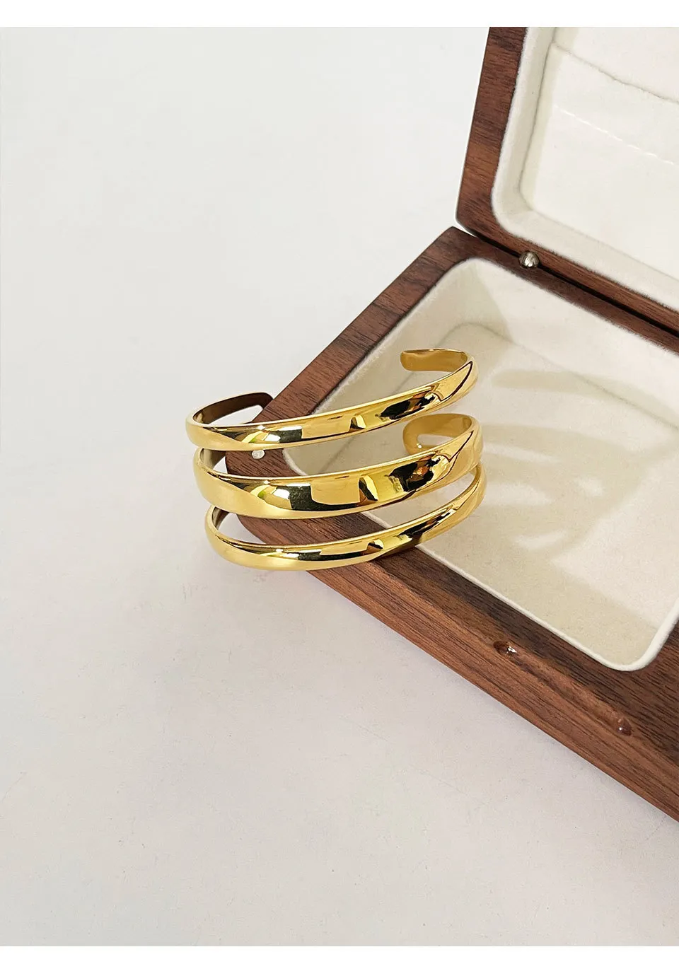Brazalete ancho de tres capas GHIDBK de acero inoxidable con baño de PVD en oro macizo y sin deslustre, banda plana minimalista_voghion.com