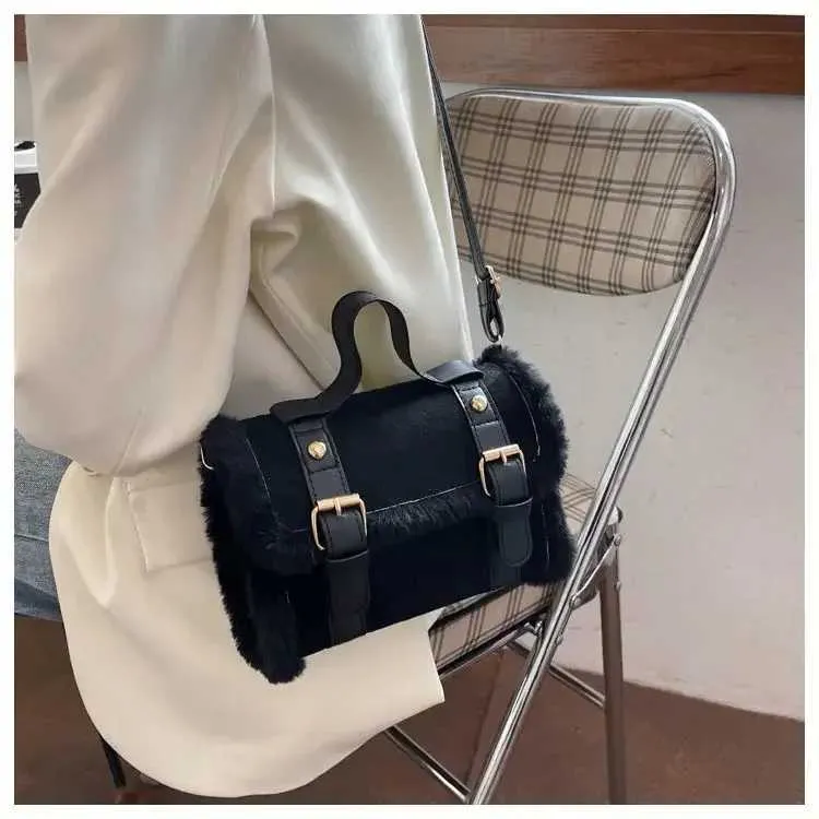 Winter Frauen Crossbody/schulter 2023 Neue Lamm Plüsch Veet Tasche Dame Kleine Quadratische Handtasche Französisch Korea StyleC241106_voghion.com