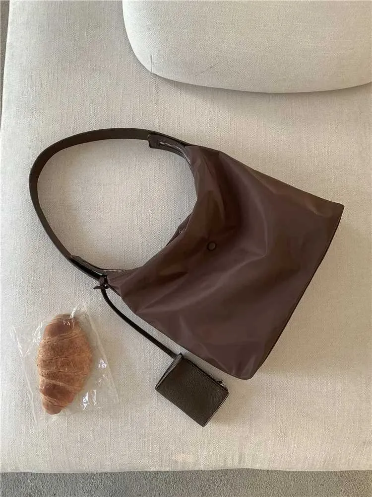 Women's Nylon Shoulder Bag Large Capacity Leisure Commuter Style_voghion.com
