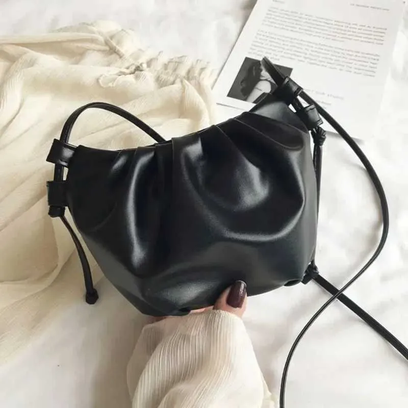 Small bag 2024 Spring and Summer Slope Trend 100 Temperature Garbage Cloud Bag Mini Coin Fold Cross Body Y241026_voghion.com