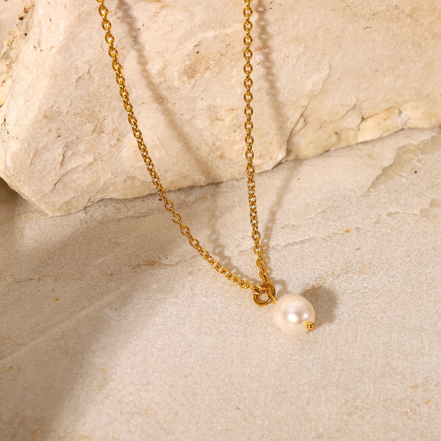 Colliers à pendentif élégants en perles simples, collier en acier inoxydable, chaîne de clavicule plaquée or pour femmes_voghion.com