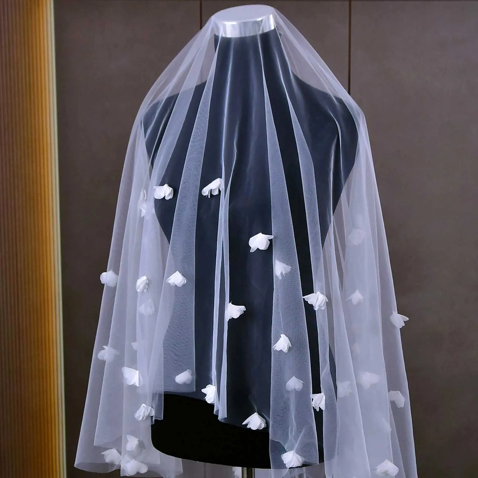 Haarschmuck V190 Zweilagiger Rouge-Hochzeitsschleier 3D-Blumen Lang Kathedrale Weich Braut Illusion Mit Kamm Braut_voghion.com