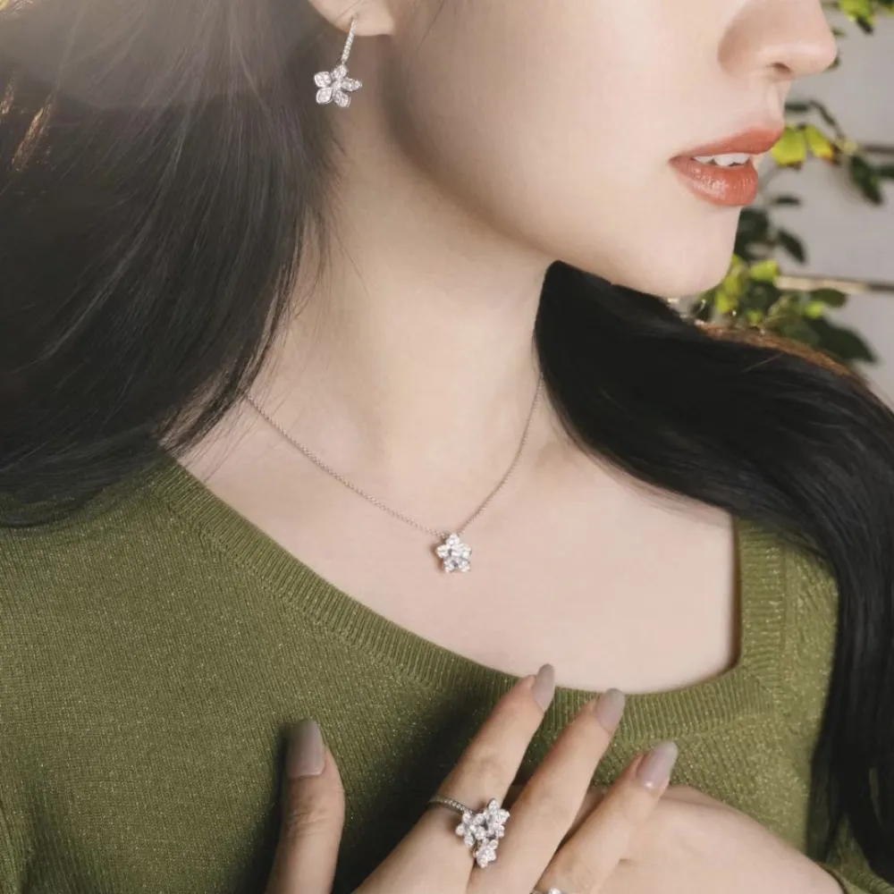 Sterling Silver Five-petal Flower Necklace With Zircon For Her_voghion.com