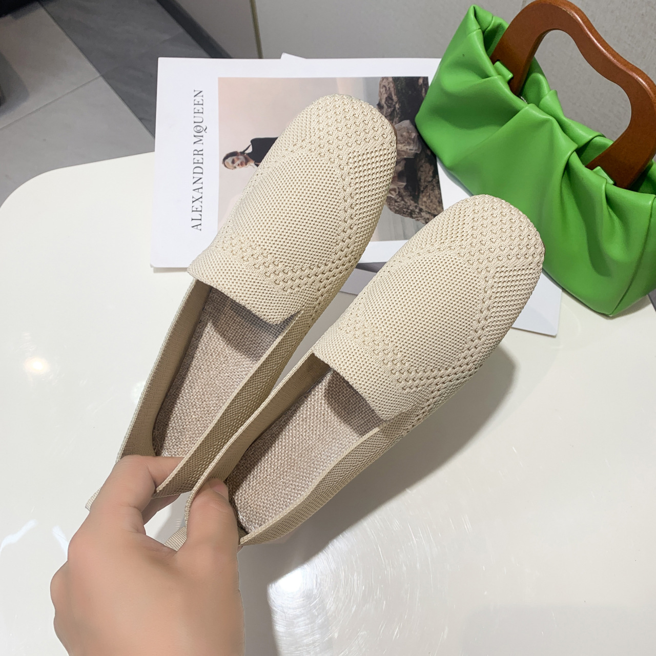 Flache Loafer mit quadratischem Kopf und einfarbiger Damensohle_voghion.com