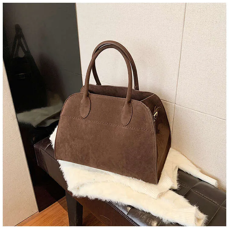 Ladies' Top-Handle Bag High-End Feel Niche Design Large Capacity Vintage Commute Handbag For Autumn/Winter Season_voghion.com