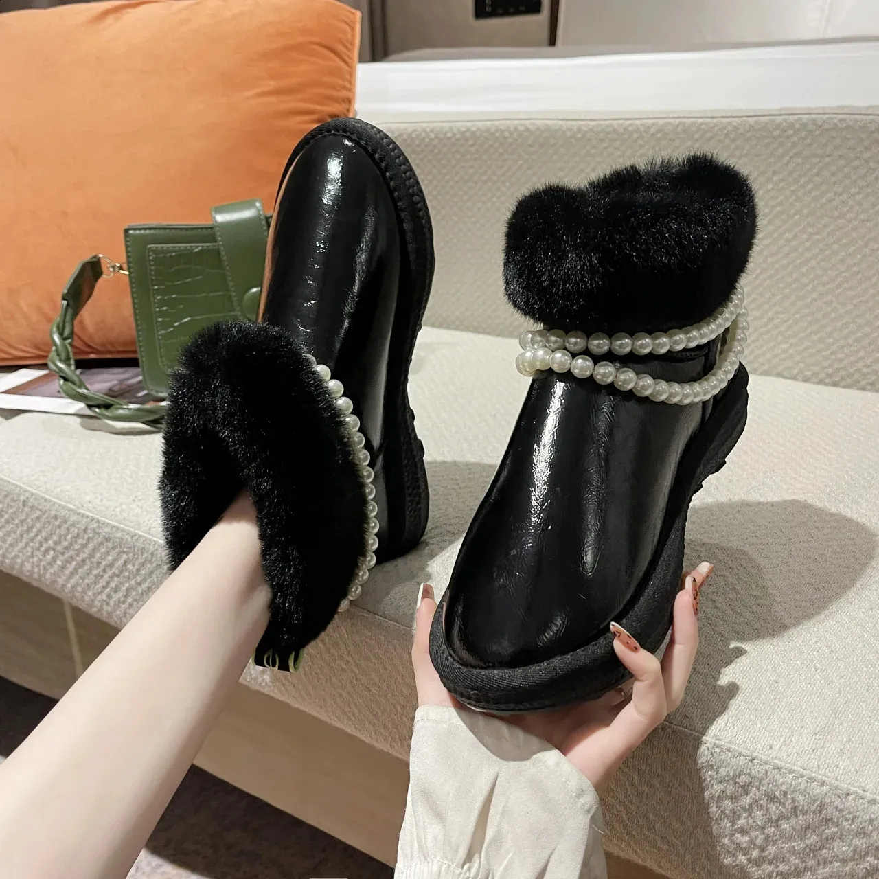 Bead Fur Snow Patent Leather Warm Wrinkle Student botte Womens Sliding Thick Bottom Wool Winter Boots Women 240904_voghion.com