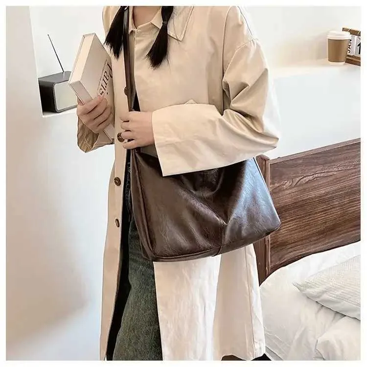 PU Leder Pendler Mode Vintage Casual Maillard Stilvolle Umhängetaschen für Frauen Textur Große Kapazität_voghion.com