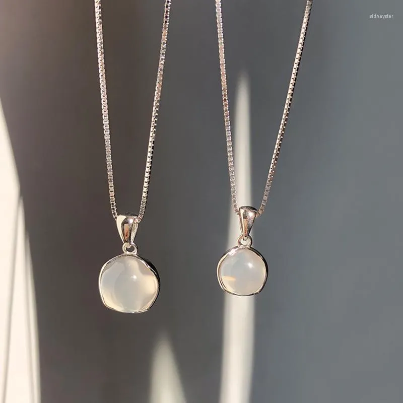 Colliers à pendentif élégants en pierre de lune ronde blanche pour femmes, ras du cou à fleurs vintage, chaîne de clavicule, bijoux de fête_voghion.com