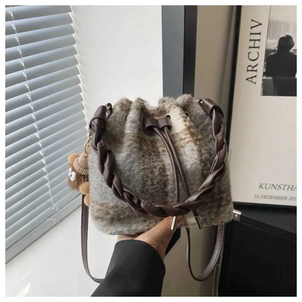 Fashionable Women's Retro Bucket Bag Shoulder Crossbody Handbag_voghion.com