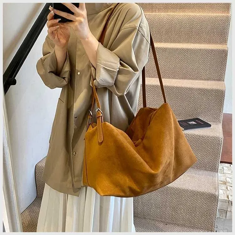 Camurça para mulheres bolsas sólidas grande capacidade crossbody bolsas femininas casuais bolsa de ombro macia pacotes de armazenamento de viagem C241212_voghion.com